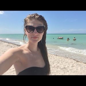 Meet your Posher, Mae